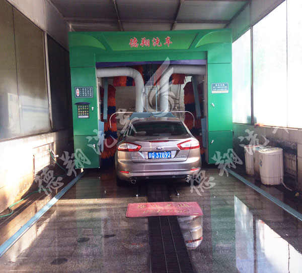 中巴洗車機(jī)