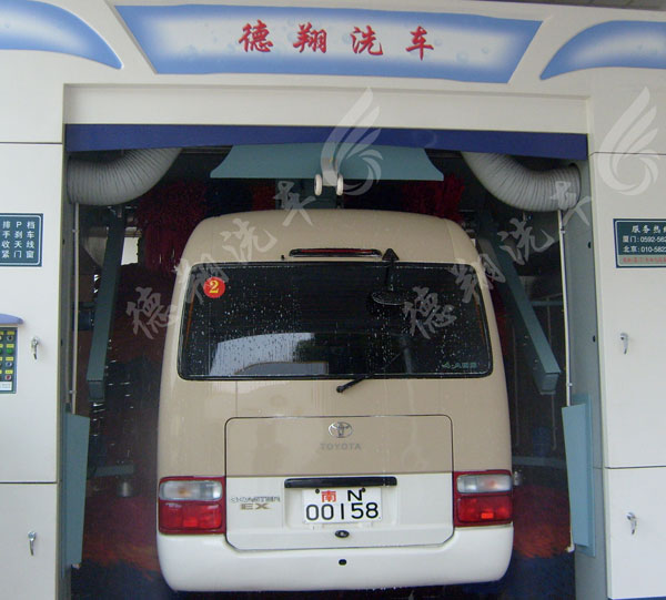 中巴洗車機(jī)